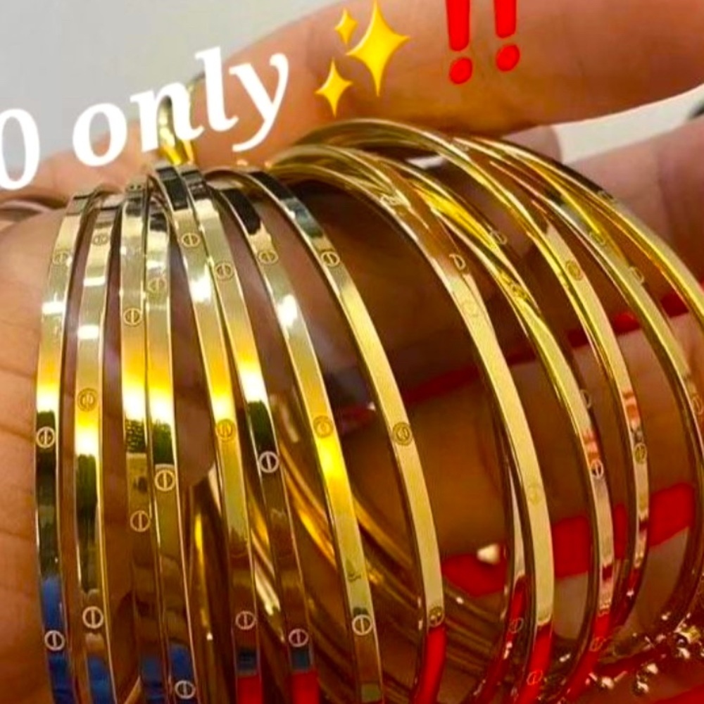 18k Real Gold Bangle 16cm Only . No large